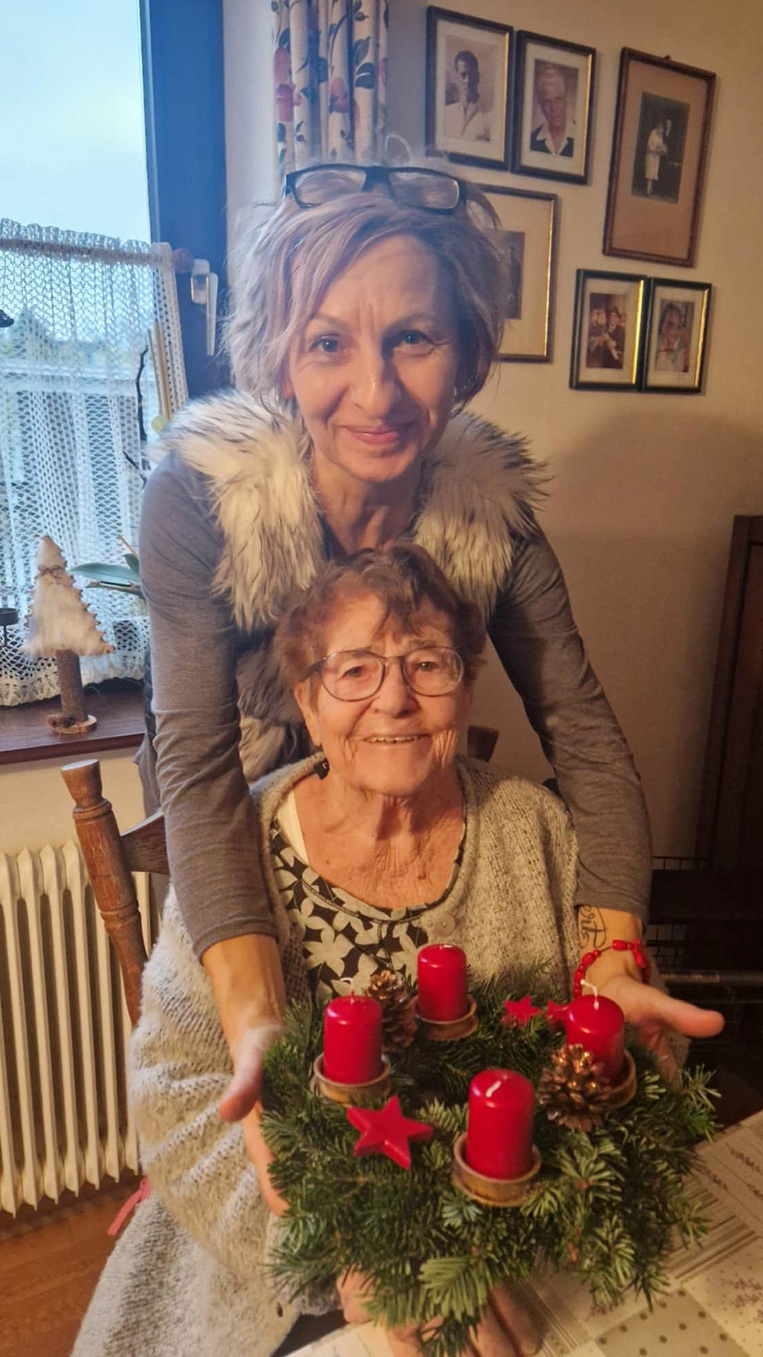 Über uns 7 Pflegerin_und_ältere_Dame