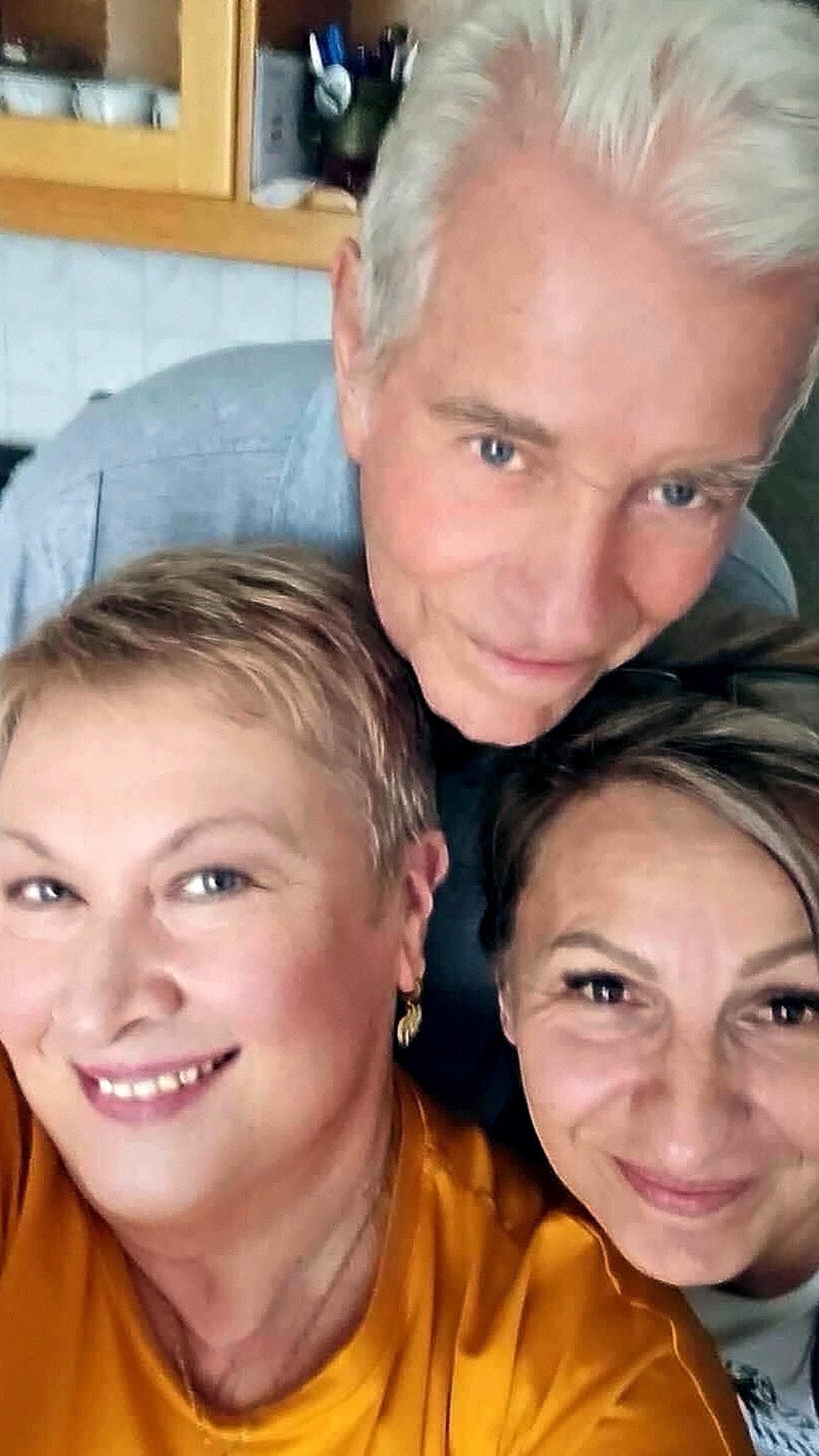 Über uns 1 Pflegerinnen_mit_älterem_Herr